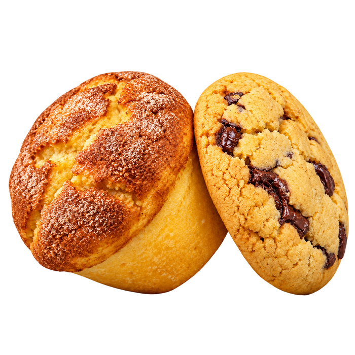 Zimtmuffin mit einem angelehnten Chocolate Chip Cookie